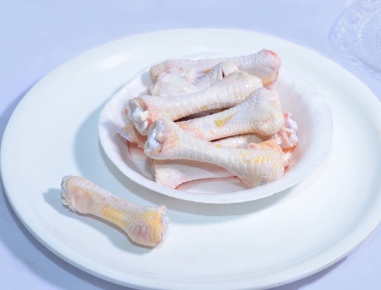 These contain relatively little meat, and are eaten mainly for the skin and cartilage. 